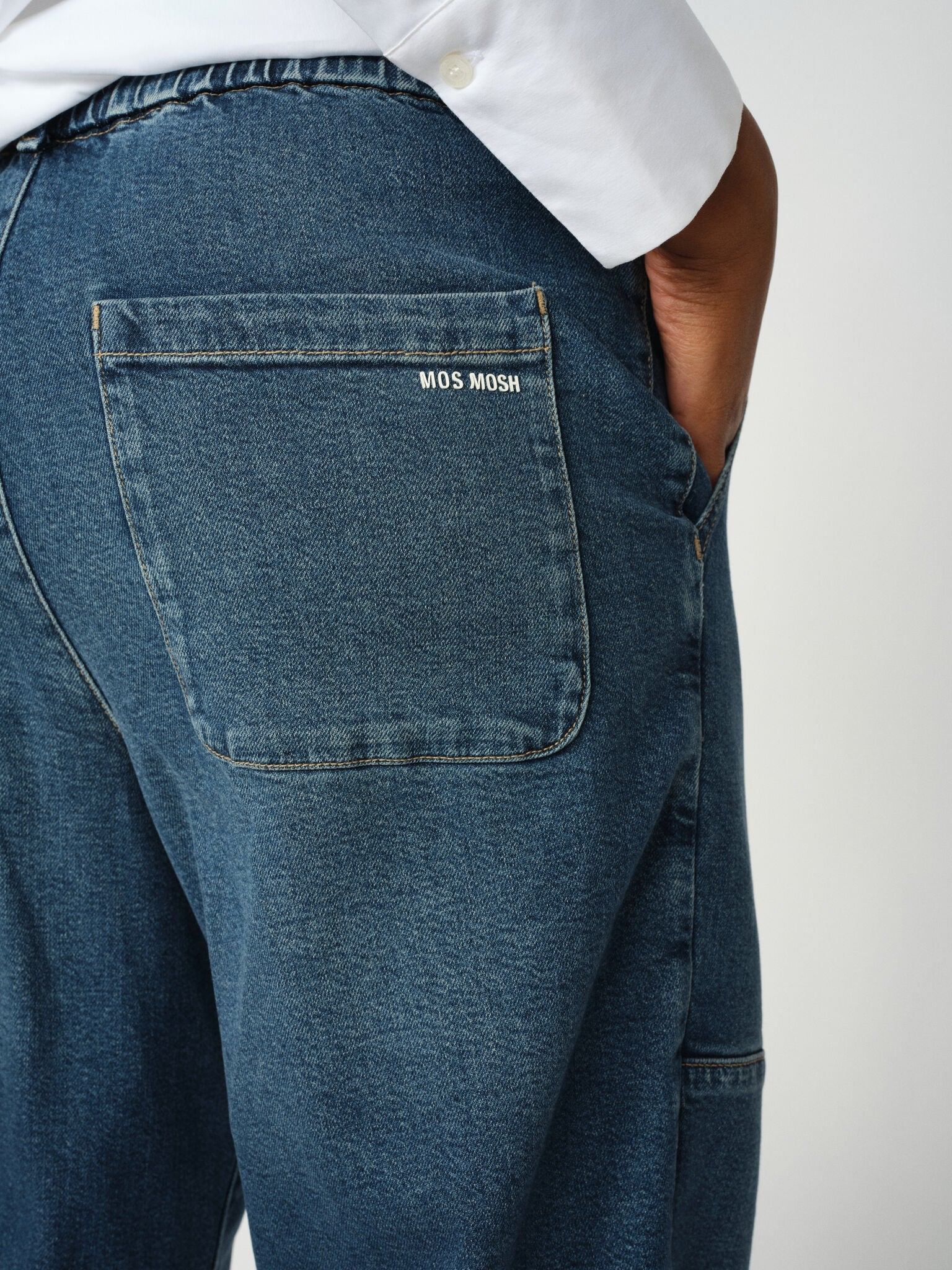 Modelshot / Blue / Detail